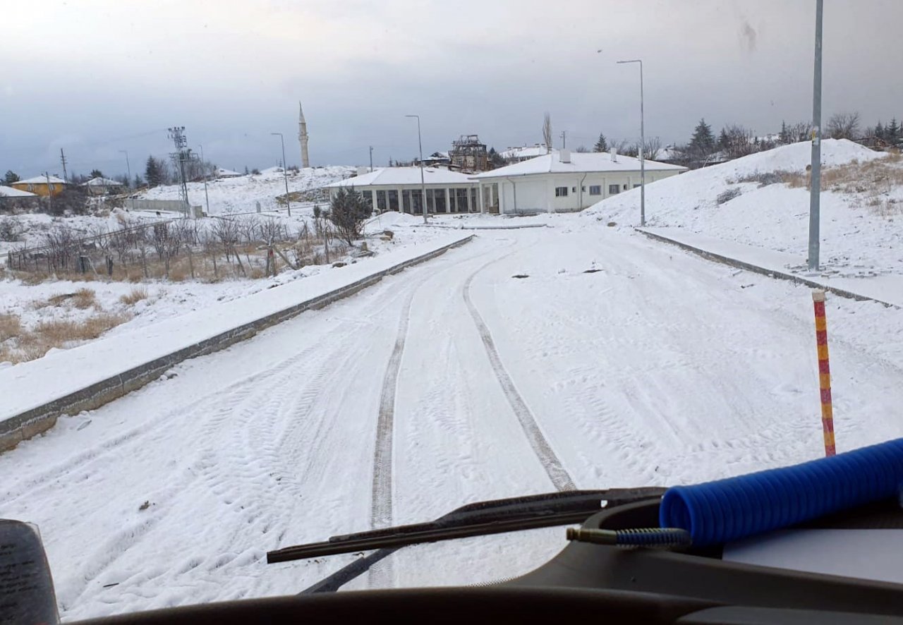 Yenimahalle’de kar mesaisi