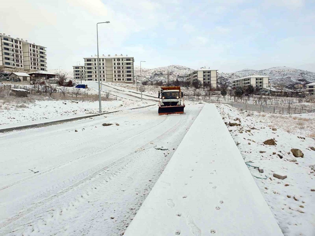Yenimahalle’de kar mesaisi