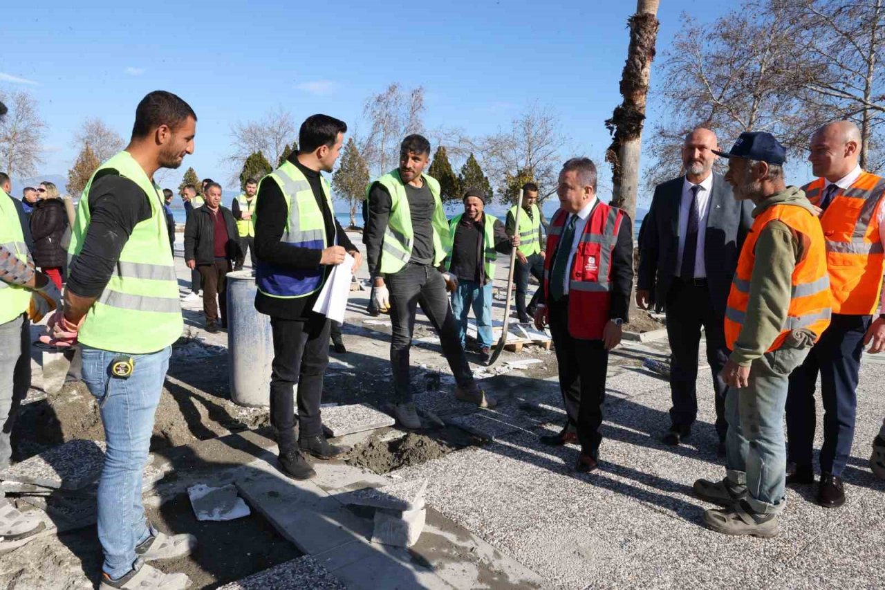 Finike Cumhuriyet Meydanı 23 Nisan’da açılıyor