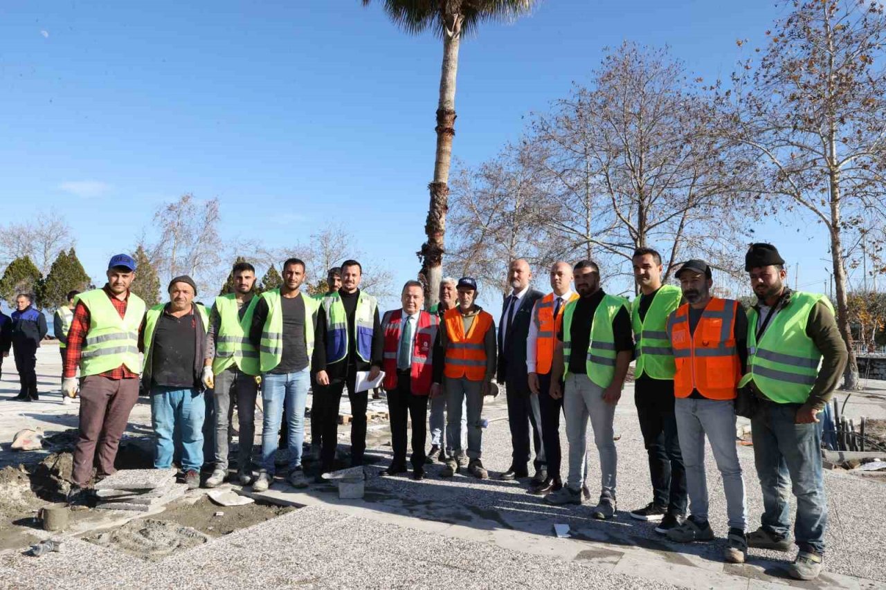 Finike Cumhuriyet Meydanı 23 Nisan’da açılıyor
