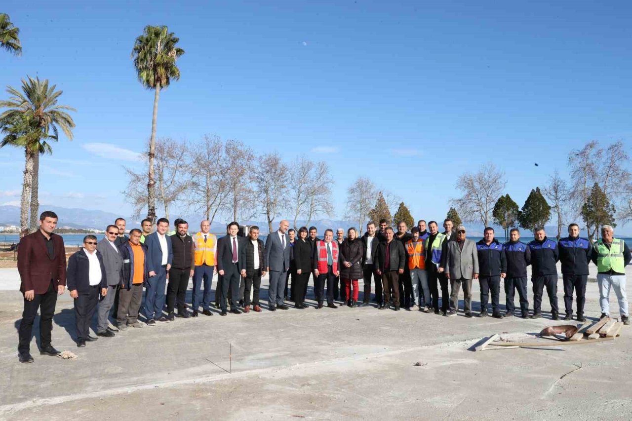 Finike Cumhuriyet Meydanı 23 Nisan’da açılıyor