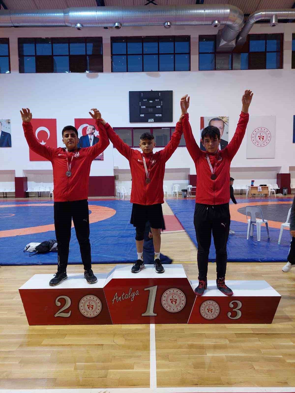 Grekoromende şampiyon Kepez