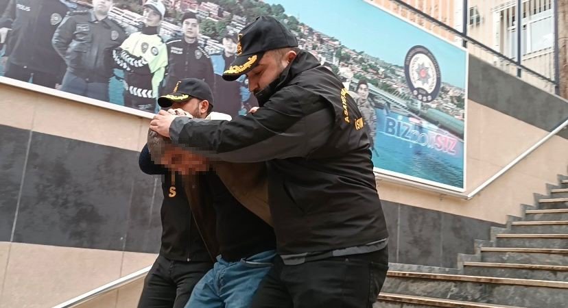 Fabrikada silah dayayıp gasp etmişlerdi: Aynı gün yakalandılar