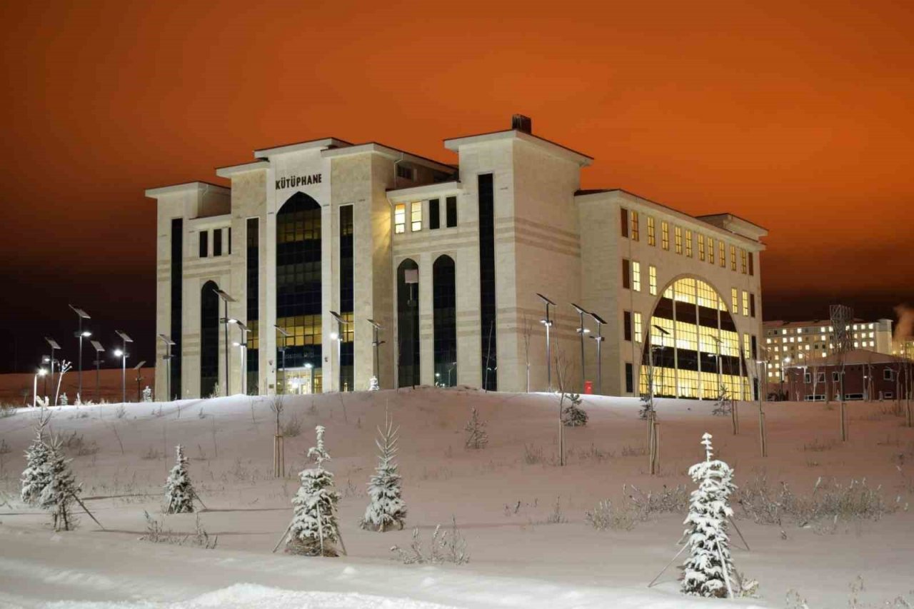 Bayburt Üniversitesi Kütüphanesi 100 bin kayıtlı esere ulaştı