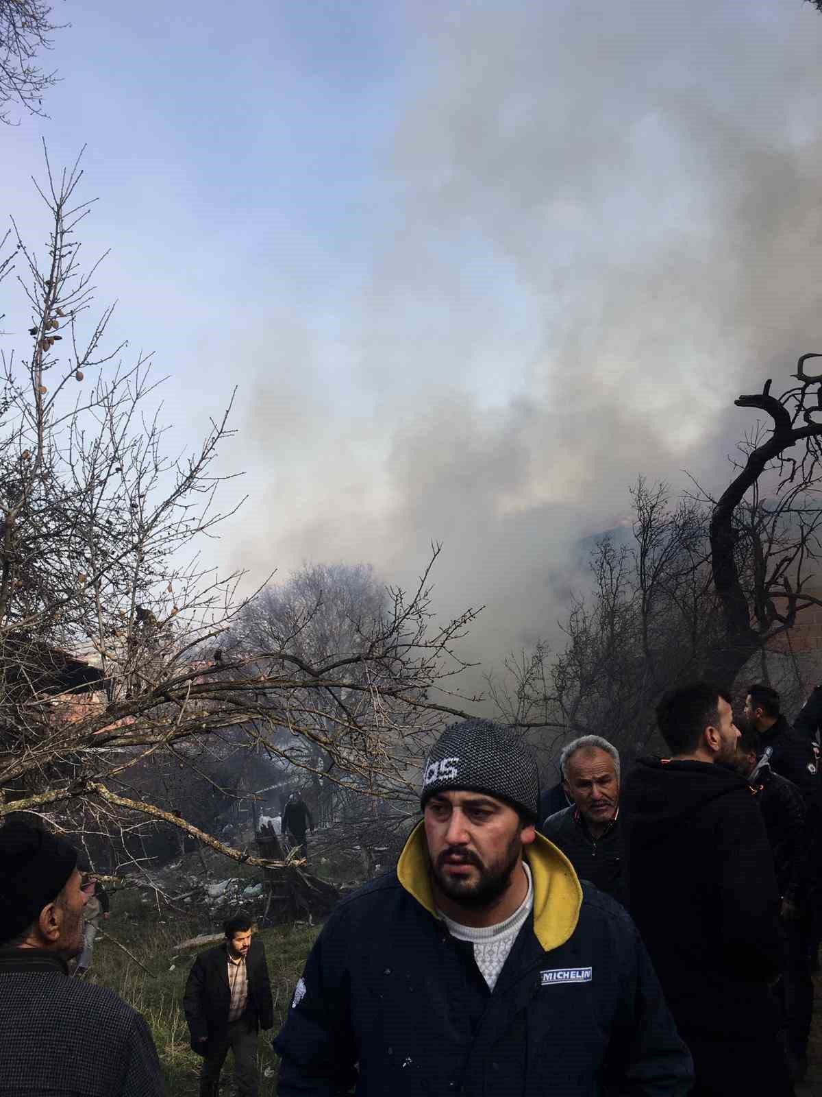 Burdur’da iki katlı müstakil bina alevlere teslim oldu