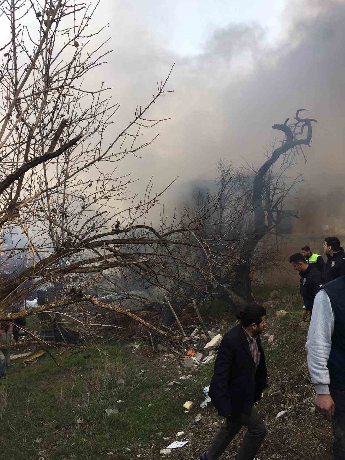 Burdur’da iki katlı müstakil bina alevlere teslim oldu