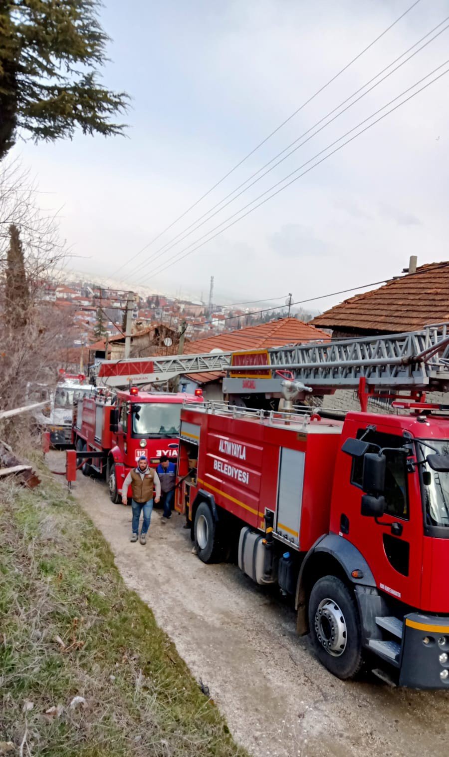 Burdur’da iki katlı müstakil bina alevlere teslim oldu