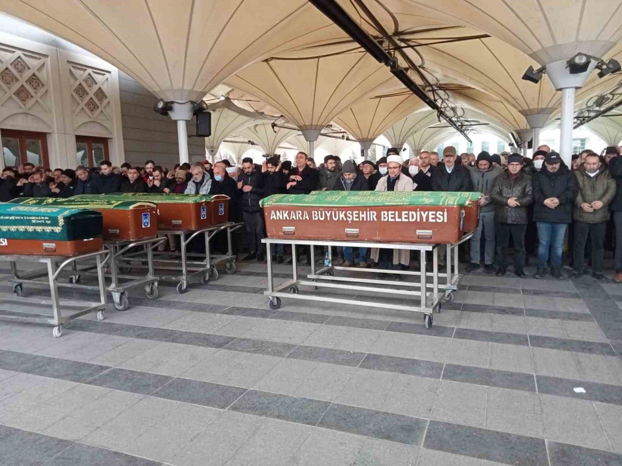 "Elvan Dalton" ismiyle tanınan ünlü şarkıcı Elvan Yılmaz son yolcuğuna uğurlandı