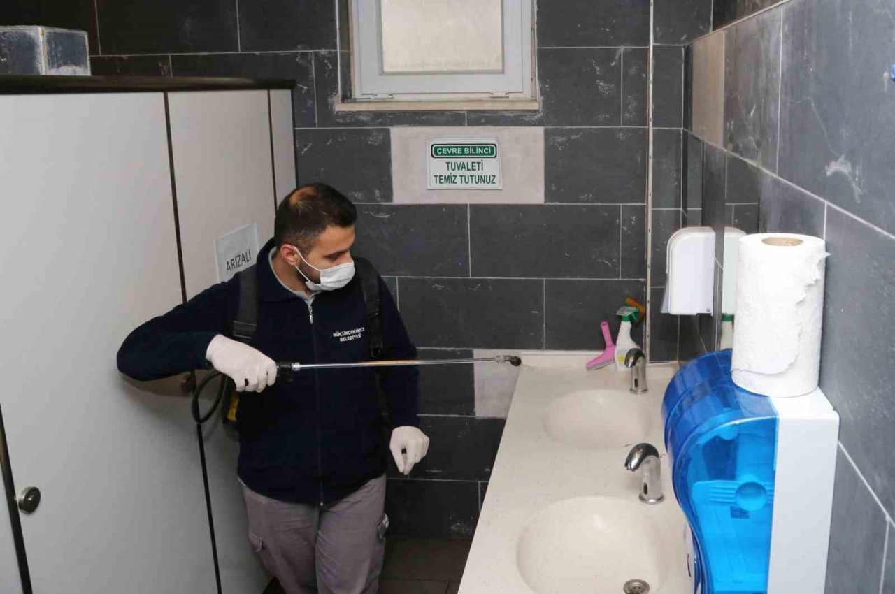 Küçükçekmece’deki 200 okulda dezenfeksiyon ve ilaçlama çalışması yürütülüyor
