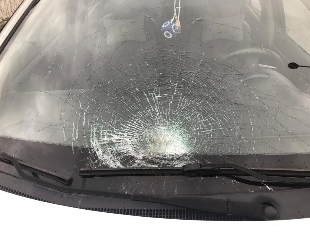 Otomobilin çarptığı kadının bacağı kırıldı