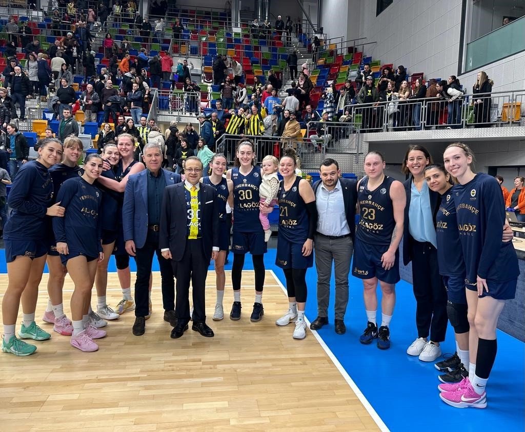 Egemen Bağış, Prag’da Fenerbahçe’yi yalnız bırakmadı