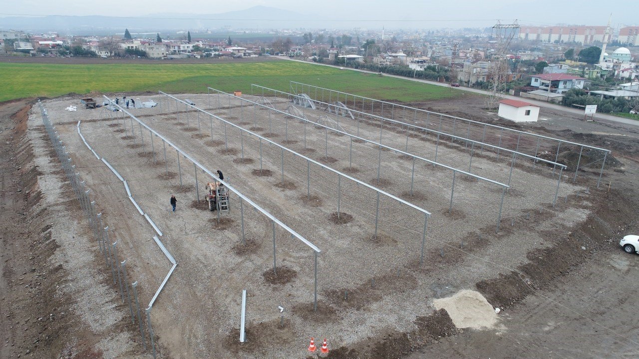 Her kadın bin çiçek serasında çalışmalar devam ediyor