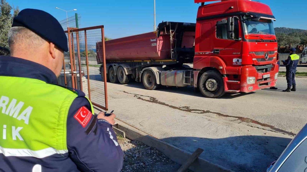 Jandarmadan hafriyat kamyonlarına sıkı denetim