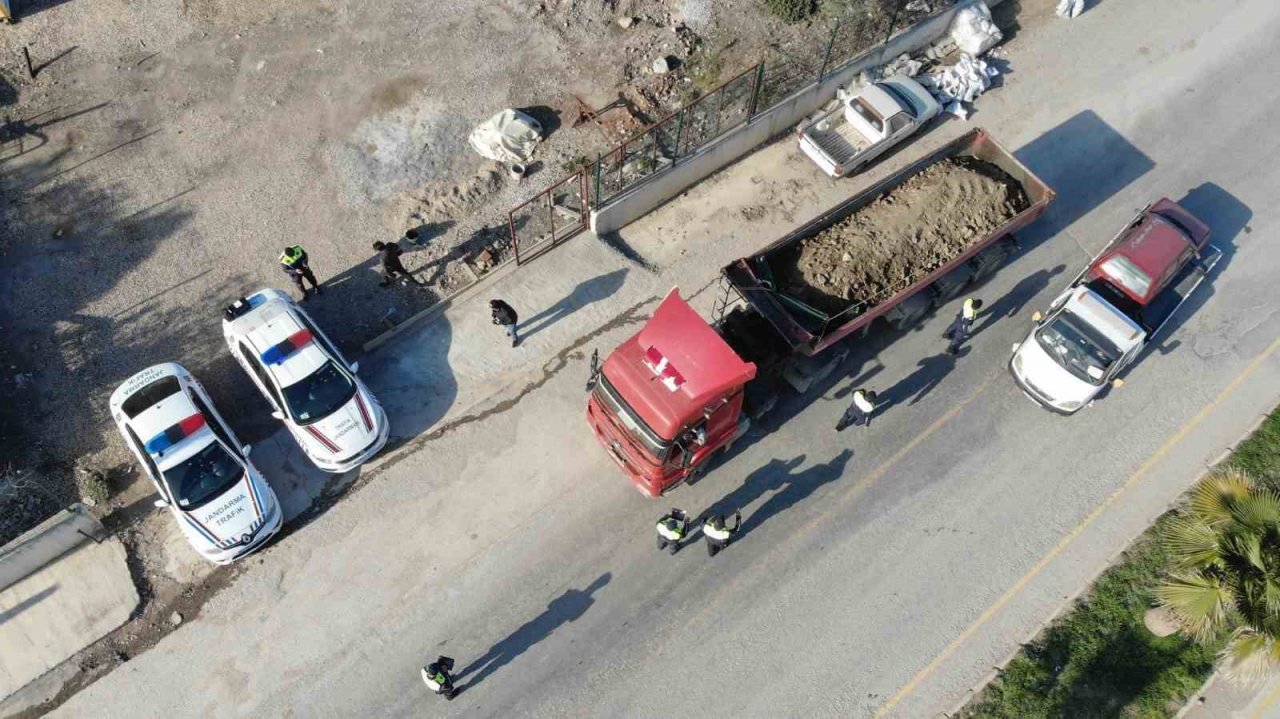 Jandarmadan hafriyat kamyonlarına sıkı denetim