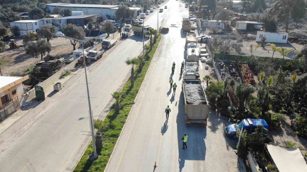 Jandarmadan hafriyat kamyonlarına sıkı denetim