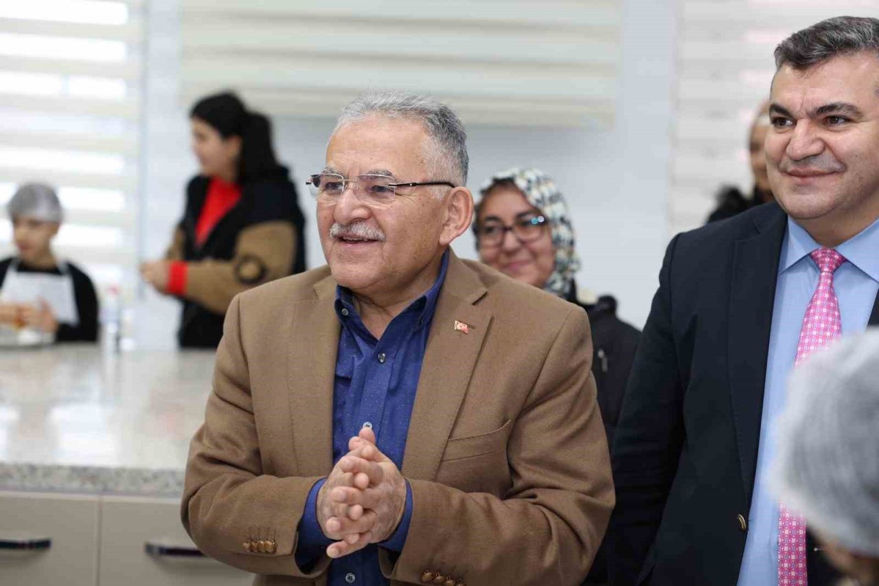 Başkan Büyükkılıç, özel çocuklarla hamburger yaptı