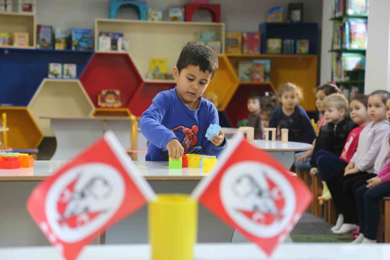 Büyükşehir’in yeni kütüphanesinde minikler için Survivor parkuru