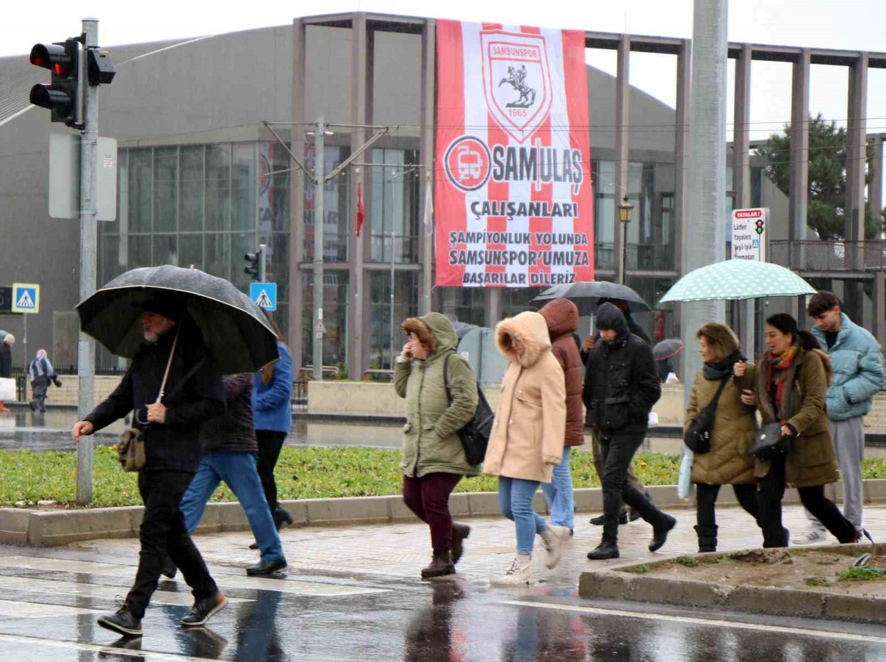 Samsun’a beklenen yağış geldi: Metrekareye 44,2 kilo yağış düştü
