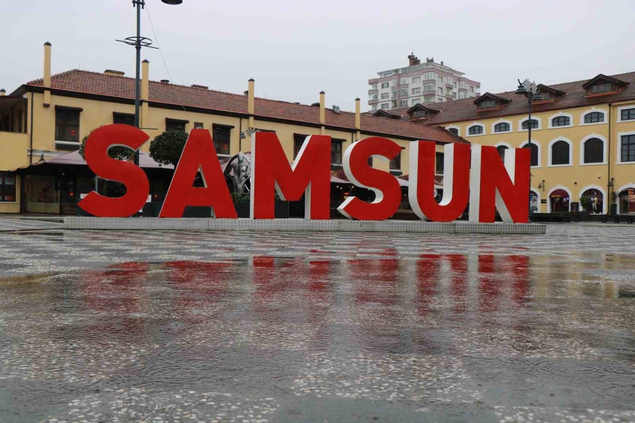 Samsun’a beklenen yağış geldi: Metrekareye 44,2 kilo yağış düştü