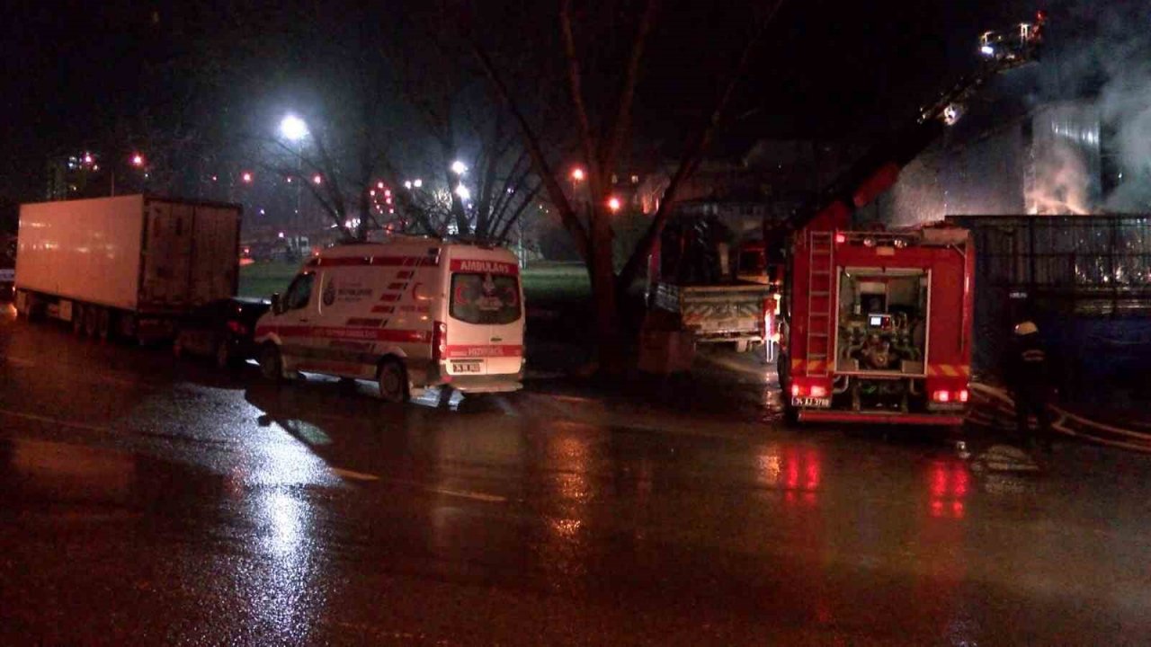 Pendik’te korkutan fabrika yangını