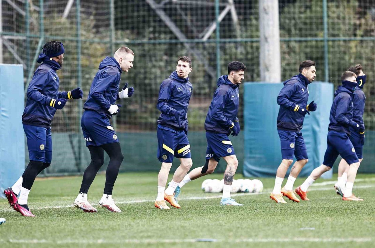 Fenerbahçe, Adana Demirspor maçı hazırlıklarını tamamladı