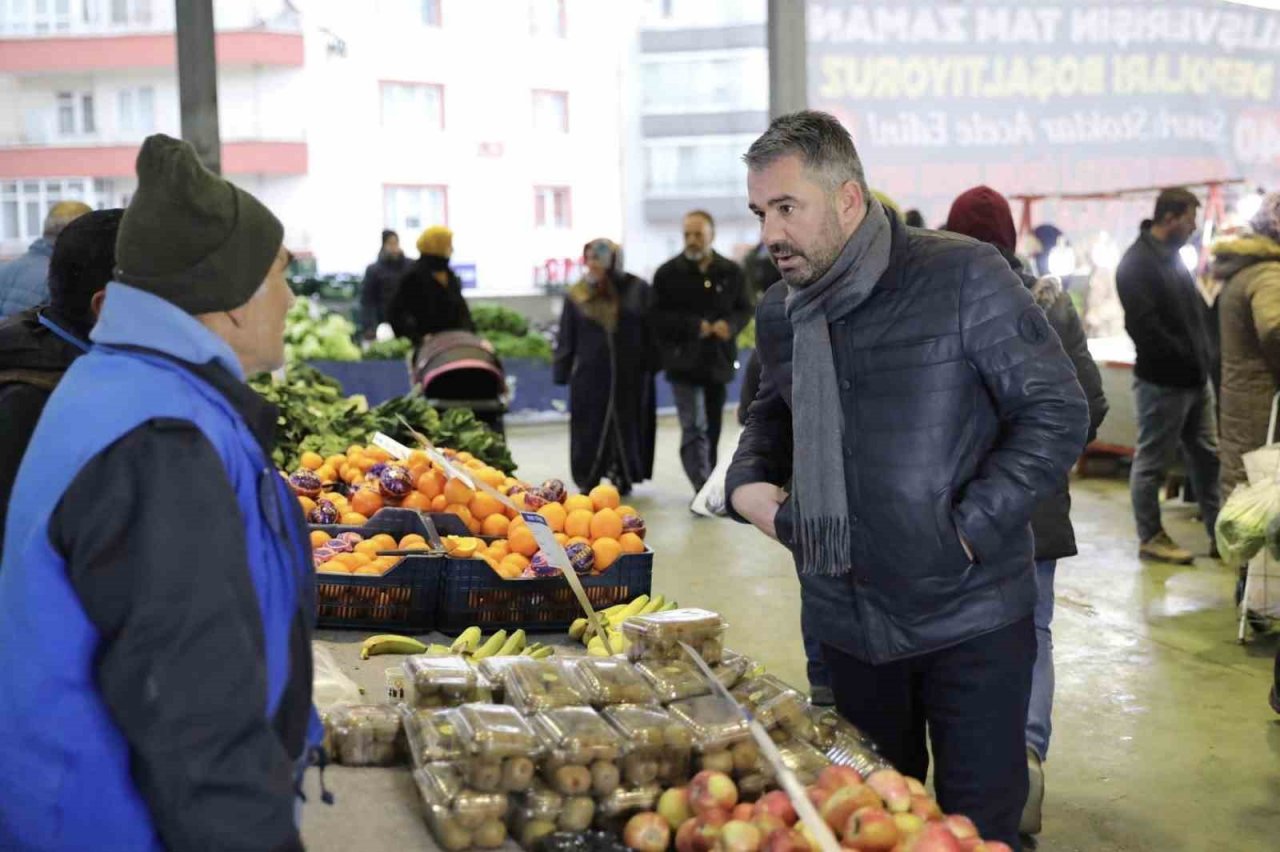 Pursaklar Belediye Başkanı Çetin’den pazar esnafına ziyaret
