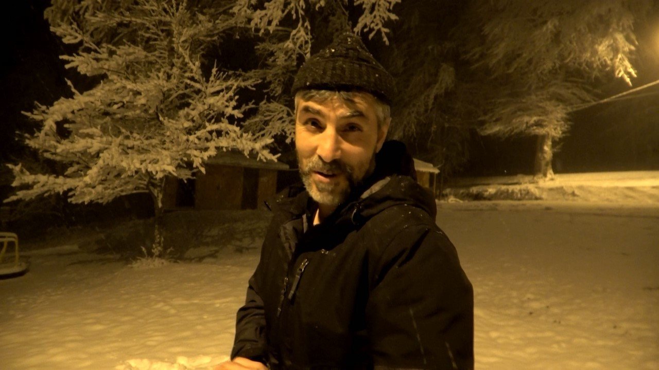 Nebiyan Dağı beyaza büründü, araçlar yollarda kaldı