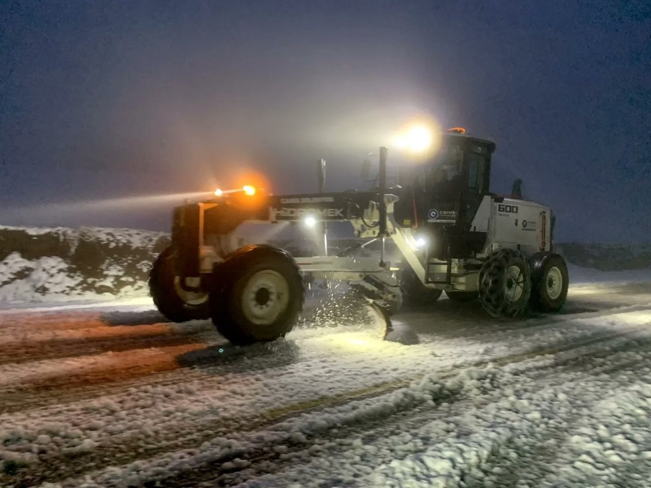 Canik’te karla mücadele