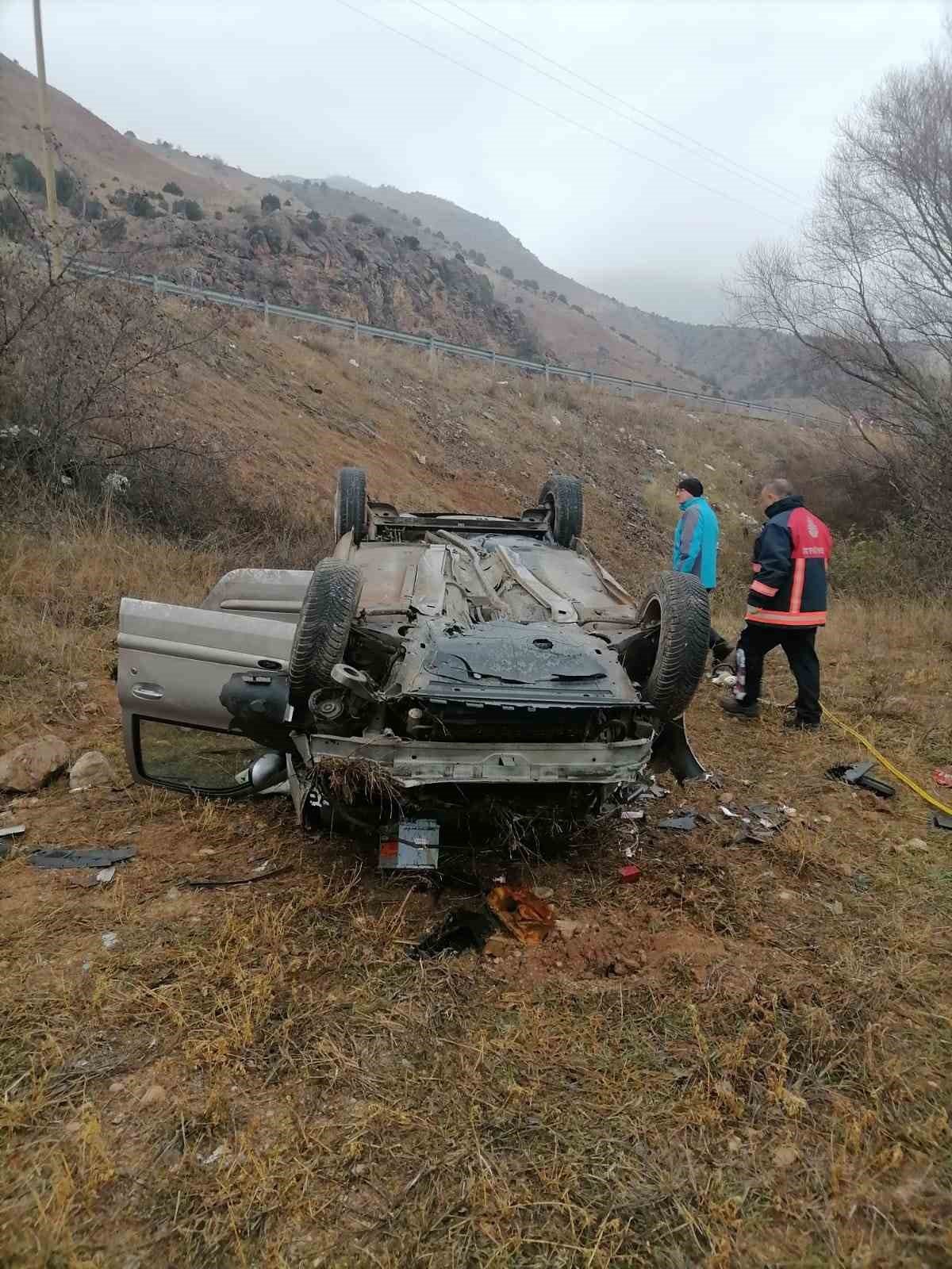 Otomobil şarampole uçtu: 3 ölü 1 yaralı