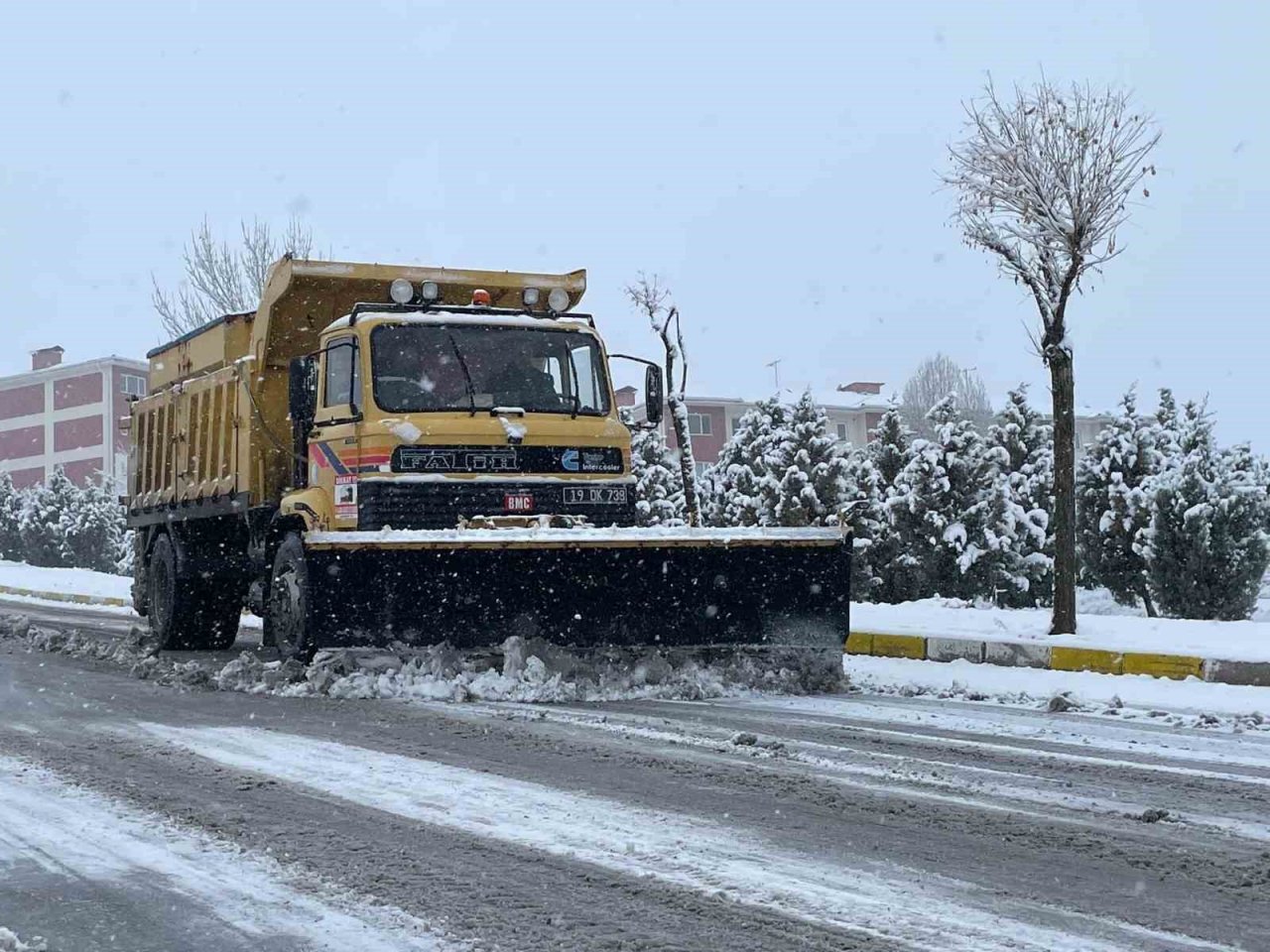 Çorum Belediyesi’nde kar mesaisi