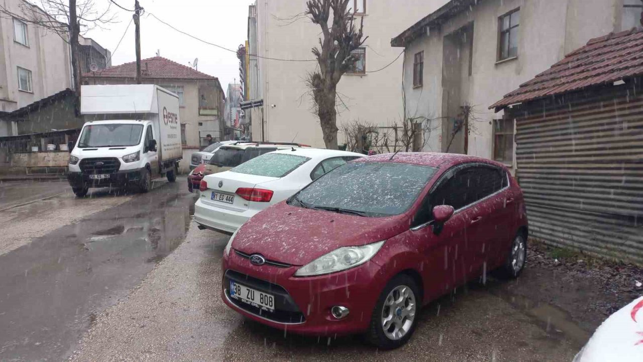 Düzce’de yılın ilk kar yağışı başladı