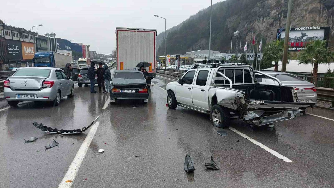 Samsun’da 8 araçlı trafik kazaları: 1 yaralı