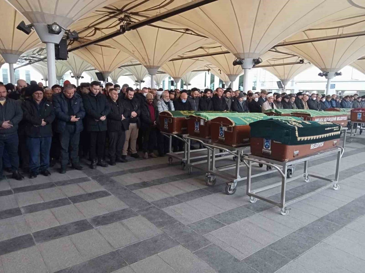 "Elvan Dalton" ismiyle tanınan ünlü şarkıcı Elvan Yılmaz son yolcuğuna uğurlandı