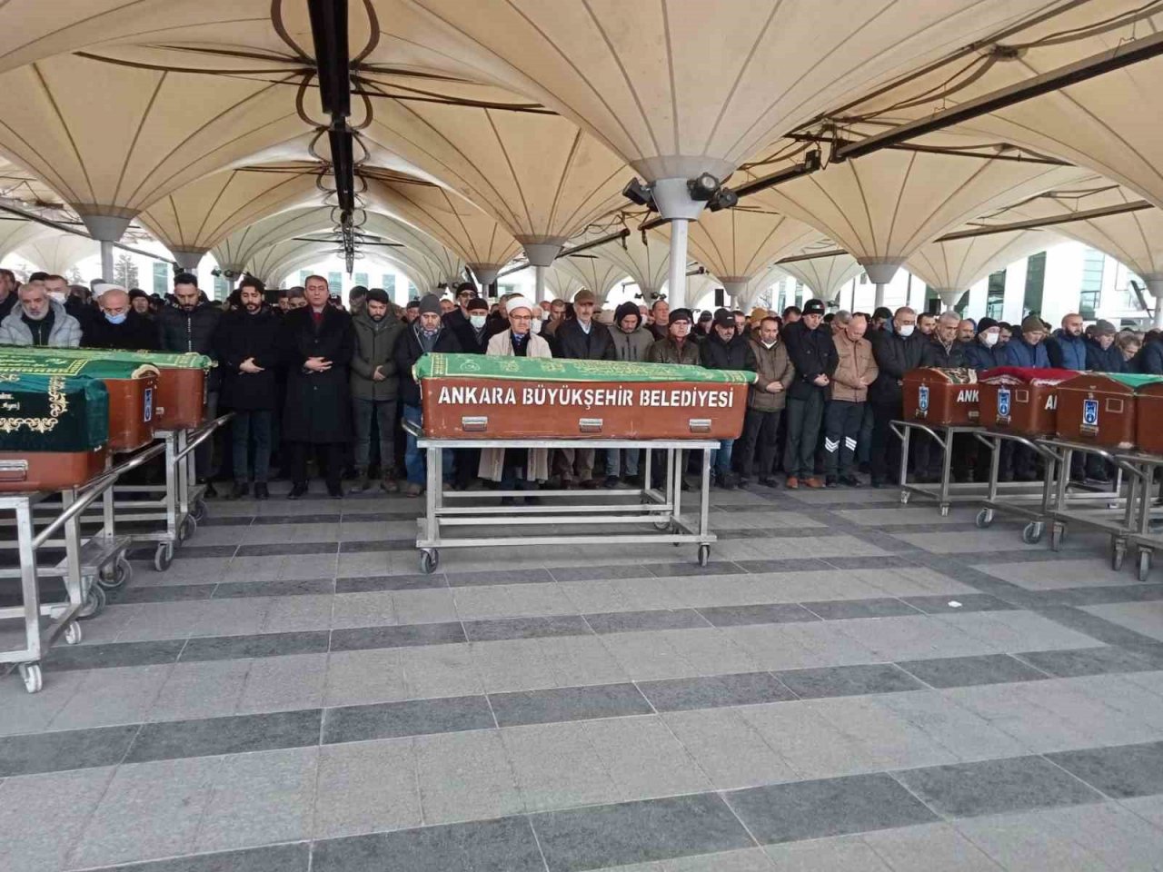 "Elvan Dalton" ismiyle tanınan ünlü şarkıcı Elvan Yılmaz son yolcuğuna uğurlandı