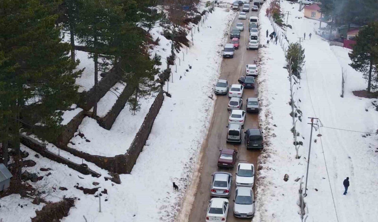 Zorkun Yaylası beyaza büründü