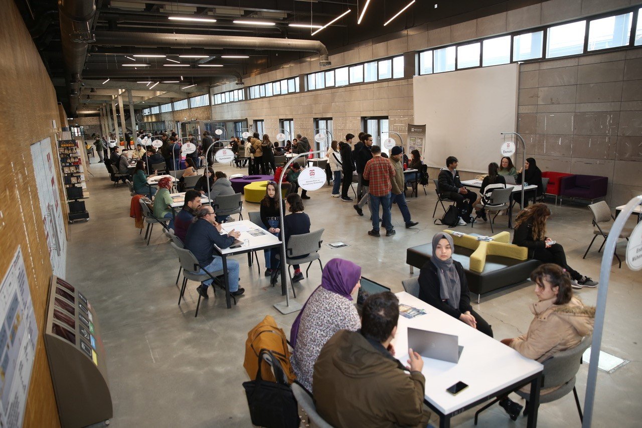 AGÜ’den Lise Öğrencilerine Meslek Tanıtım Günü