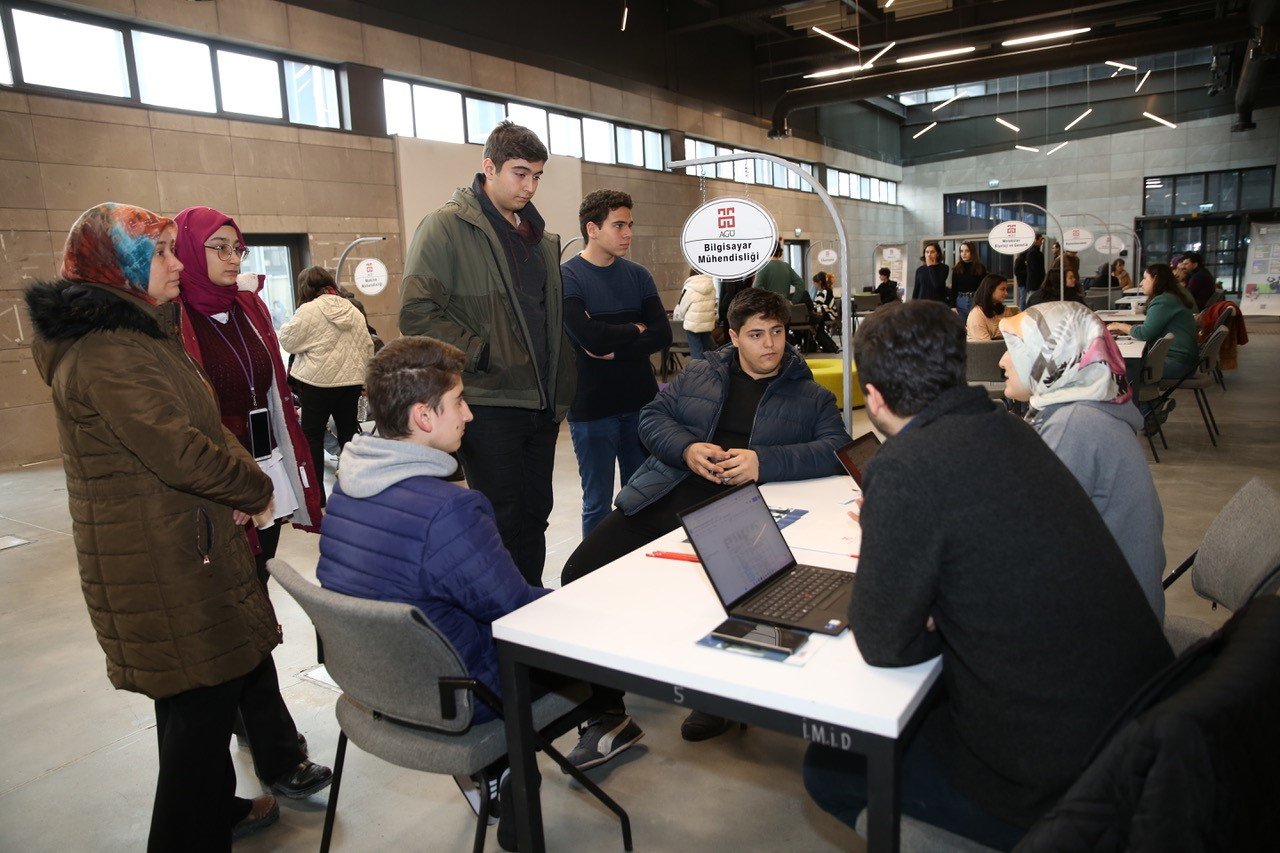 AGÜ’den Lise Öğrencilerine Meslek Tanıtım Günü