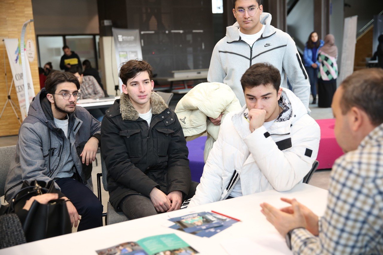 AGÜ’den Lise Öğrencilerine Meslek Tanıtım Günü