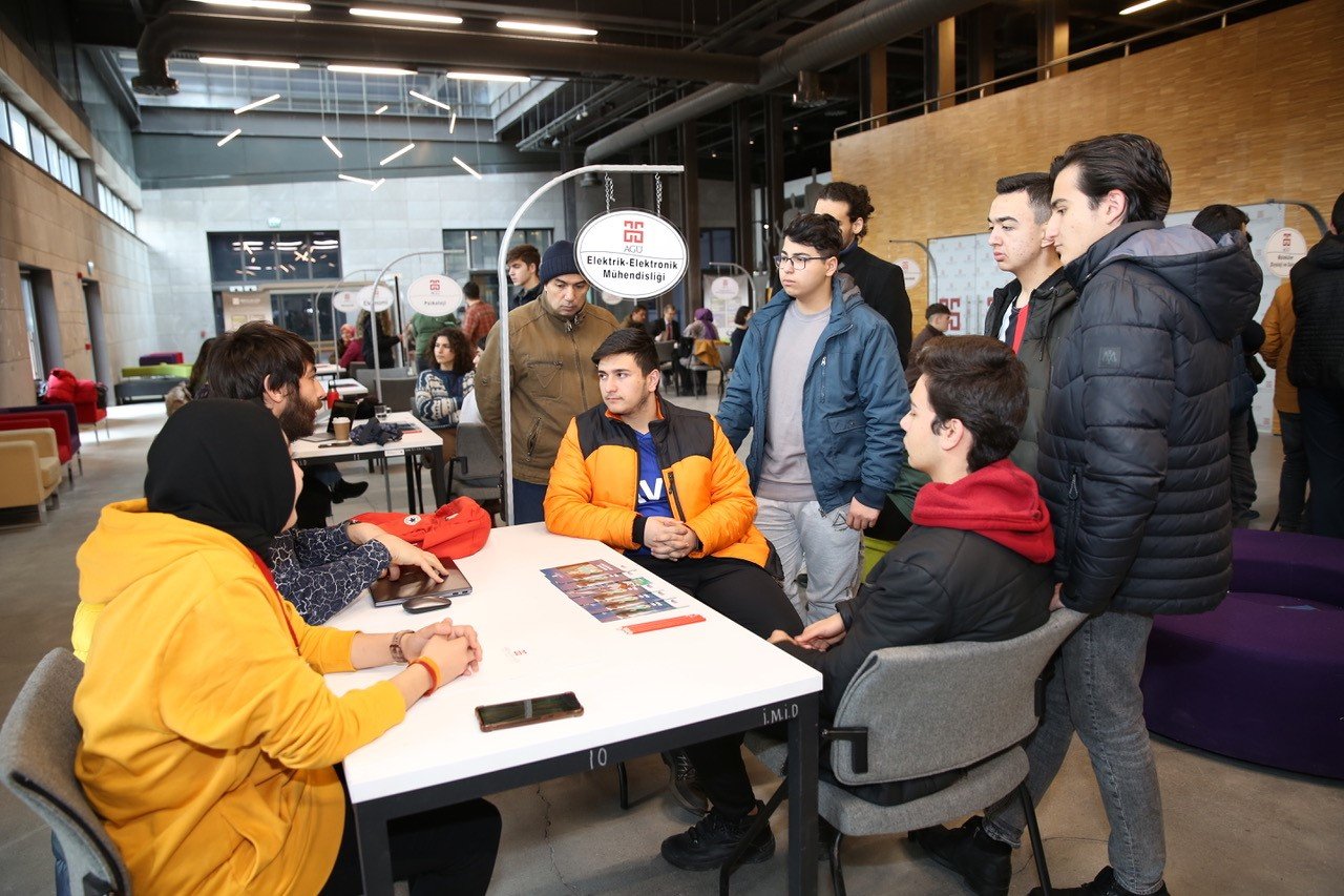 AGÜ’den Lise Öğrencilerine Meslek Tanıtım Günü