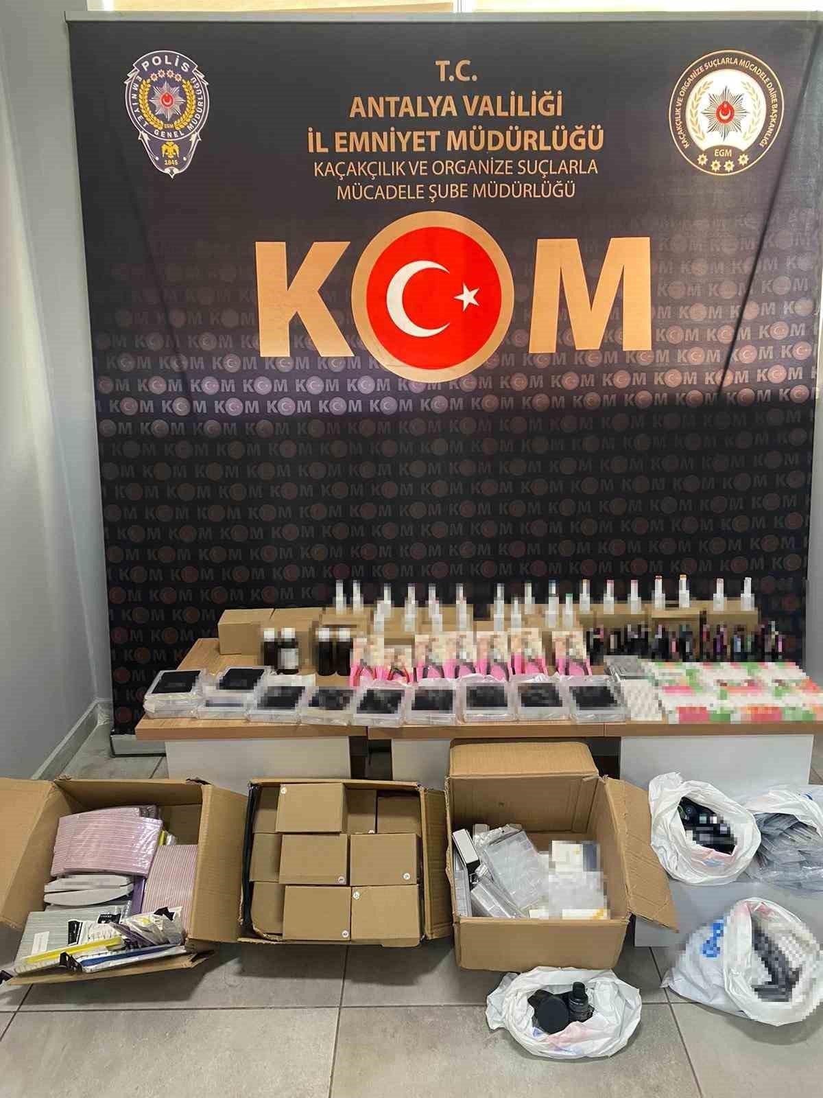 Antalya’da kaçakçılık operasyonu: 864 şişe sahte içki ele geçirildi