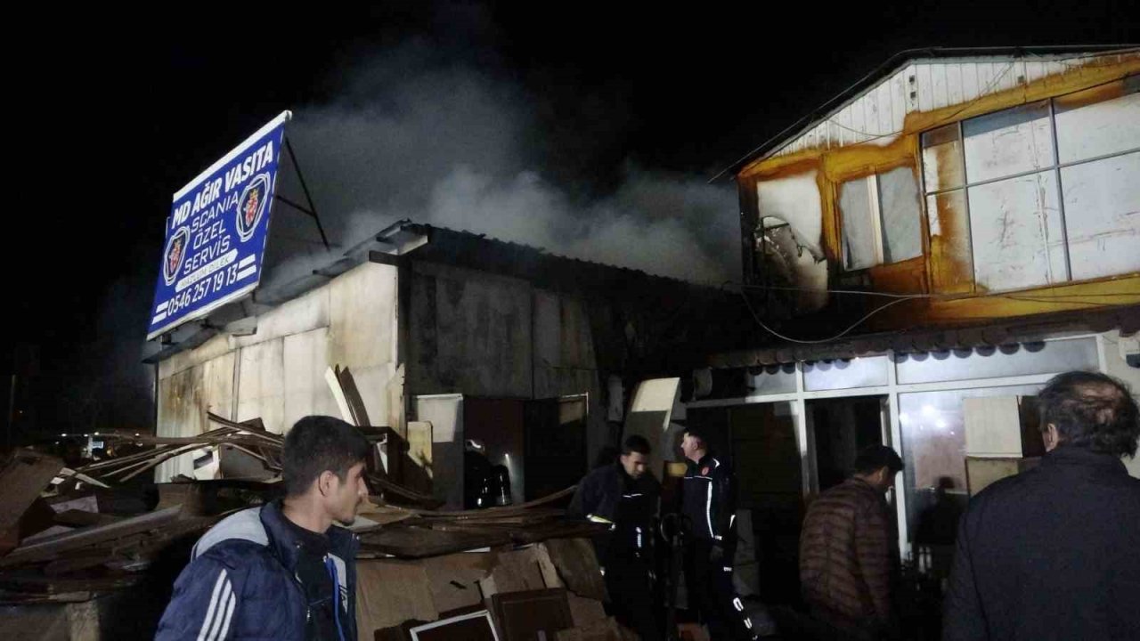 Babasını kaybettiği gün, atölyesi de küle döndü