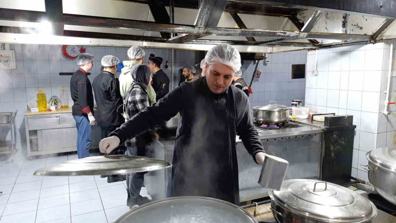 Aşçı ve aşçı yardımcılarından ortak menü