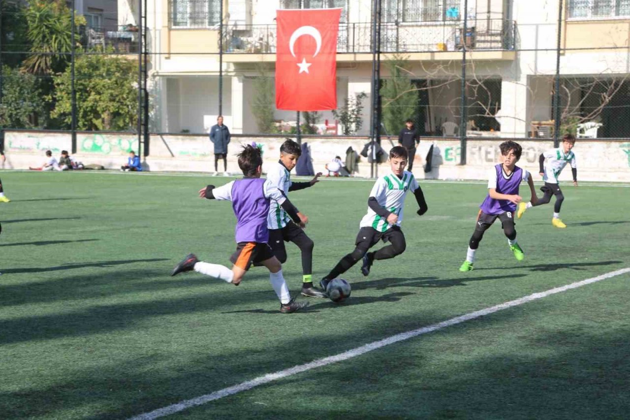 Efeler CUP, kıyasıya mücadeleye sahne oluyor