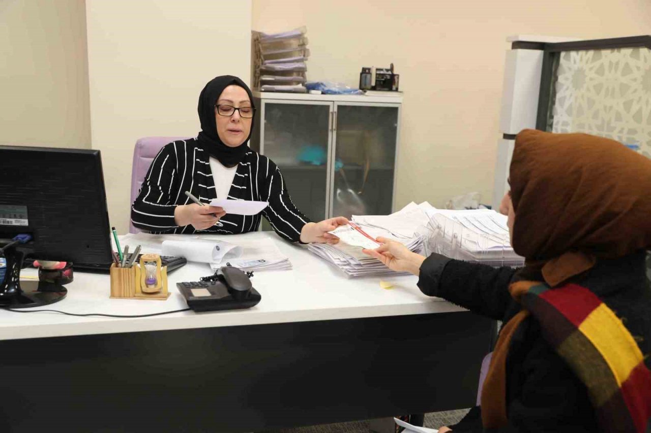 Ailesinden uzakta okuyan öğrencilere bilet desteği