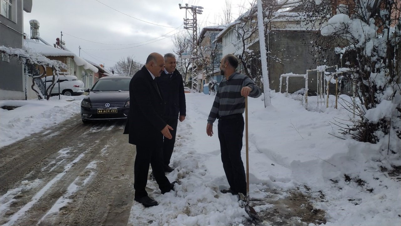 Doğanşehir ilçesinde kar yağışı etkili oldu