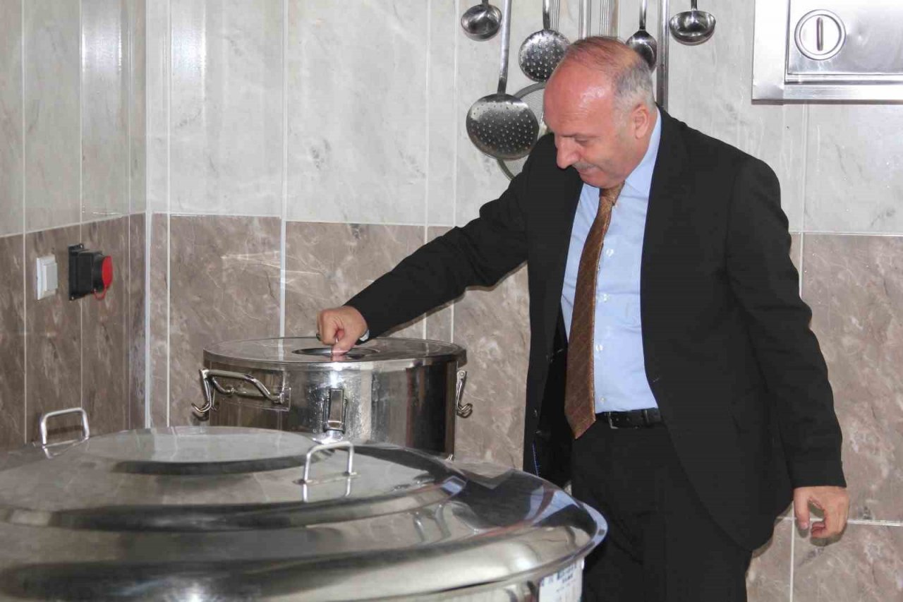 Güroymak’ta öğrencilere ücretsiz yemek desteği