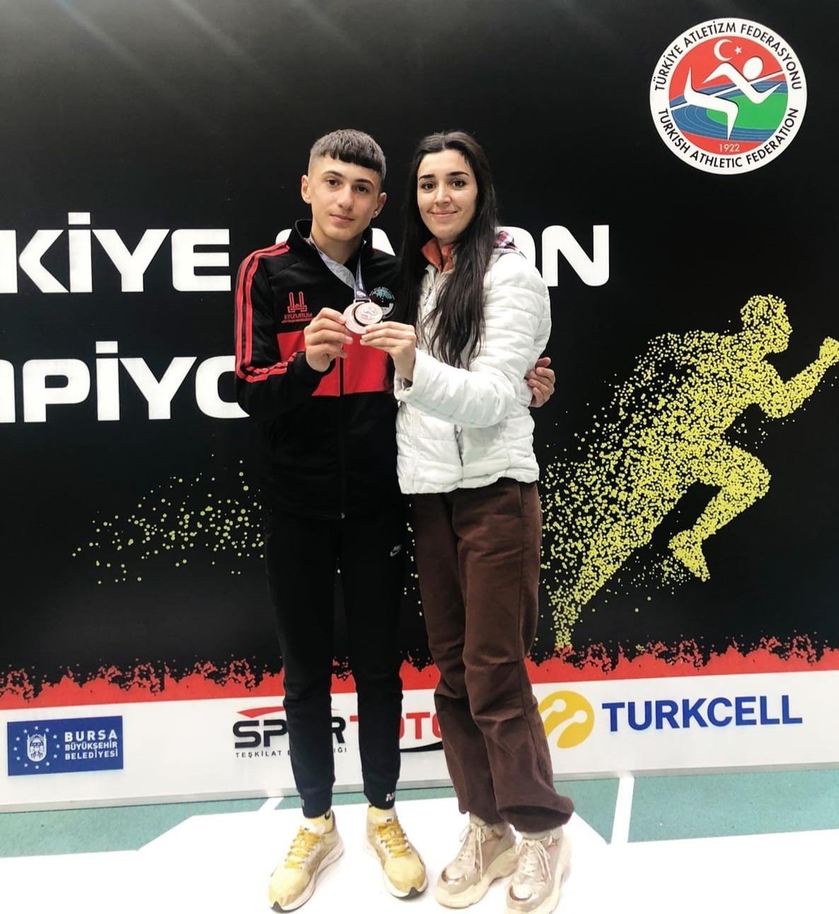 Atletizm yarışlarından ilk madalya geldi