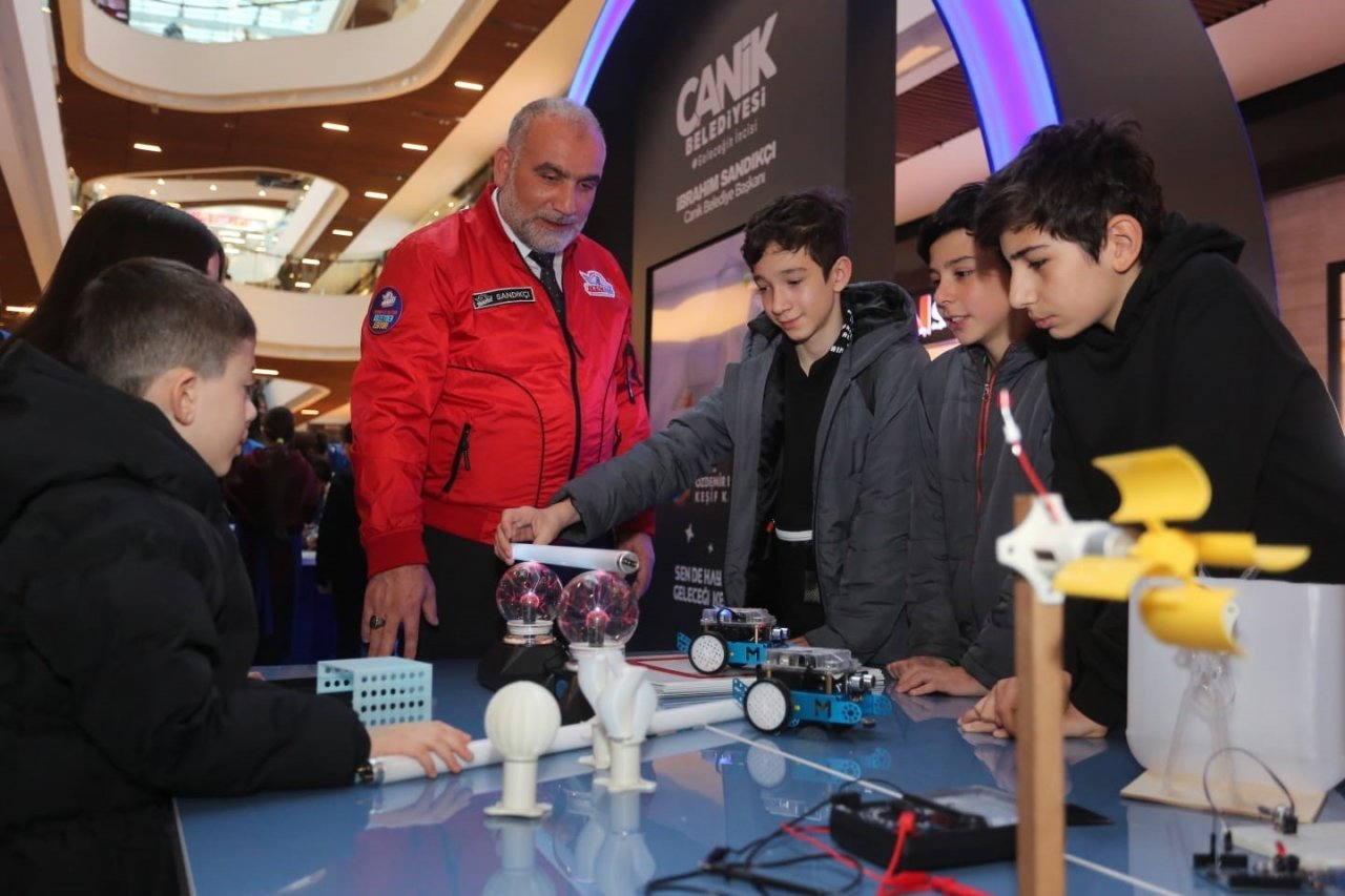 Sandıkçı: “Canik’te teknolojiyi üreten ve geliştiren bir nesil yetişiyoruz”