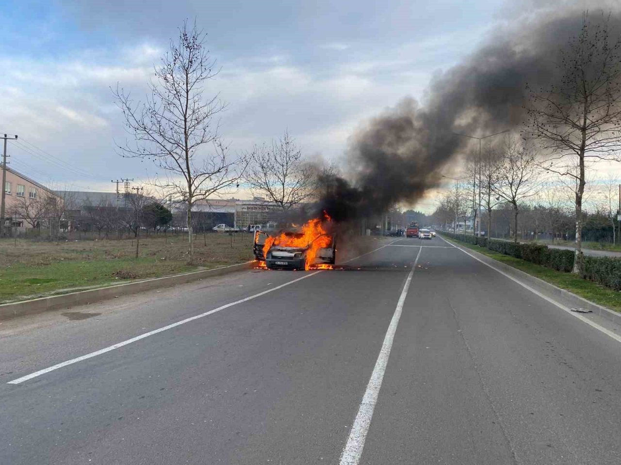 Emanet aldığı araç hastane yolunda alev topuna döndü