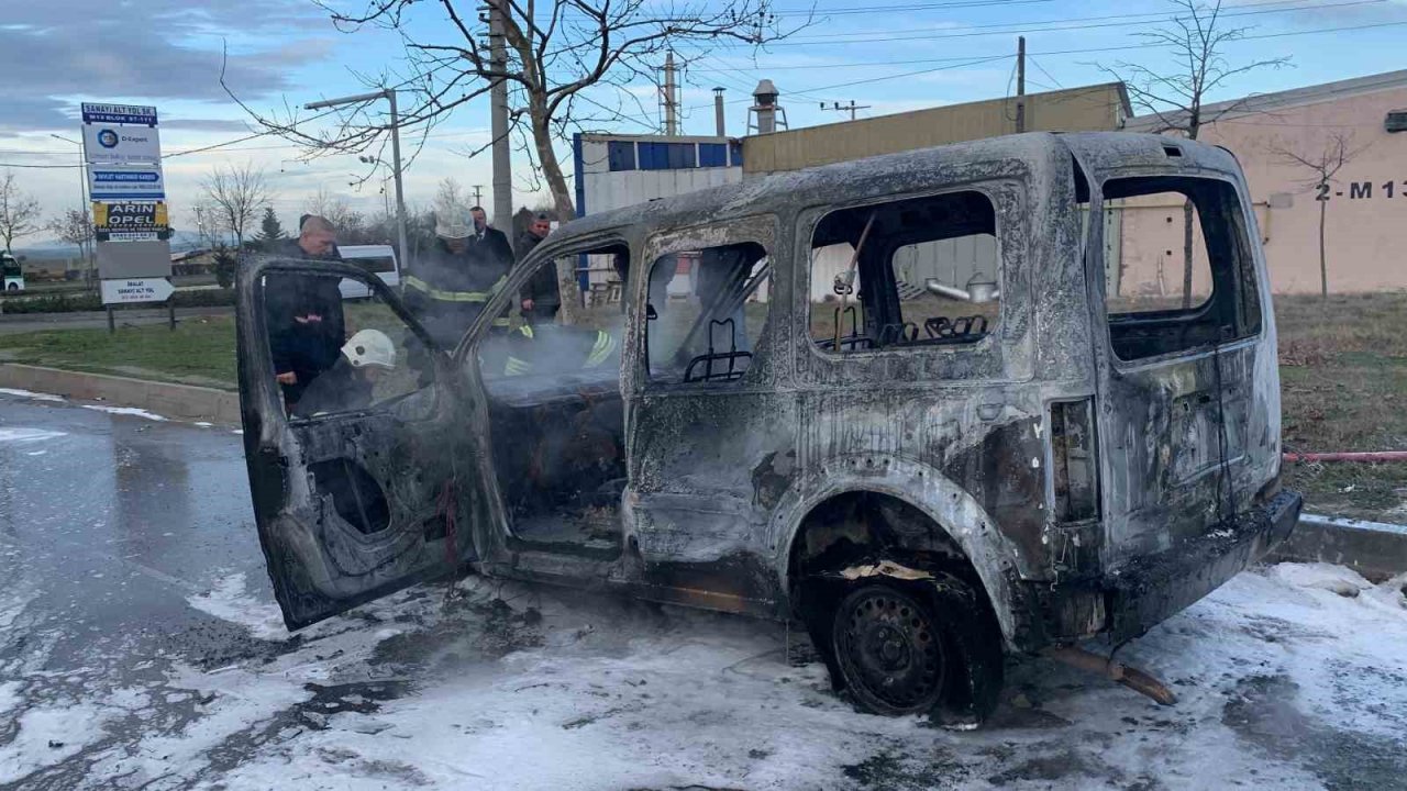 Emanet aldığı araç hastane yolunda alev topuna döndü